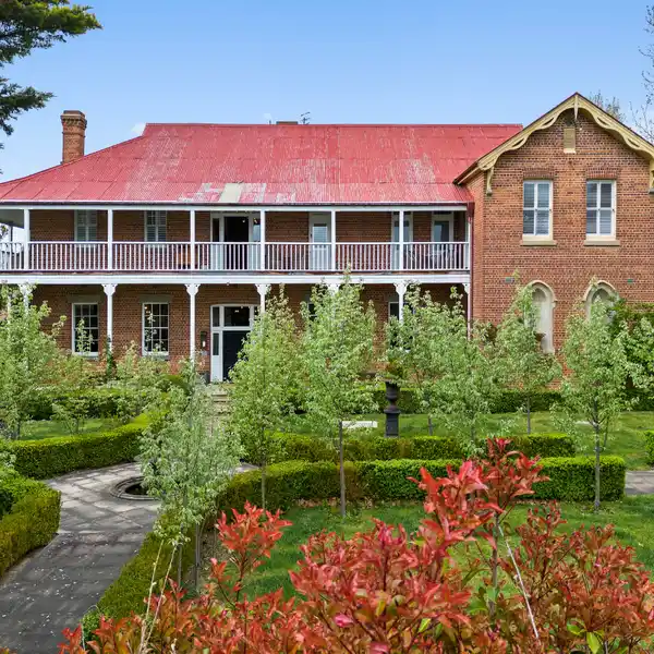 THE DONCASTER HOUSE