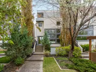 Bold Architecture Meets Everyday Luxury Living