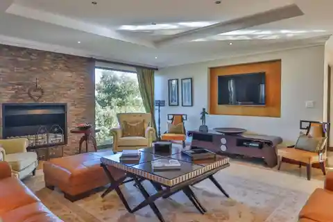 Modern Elegance Meets Golfside Tranquility