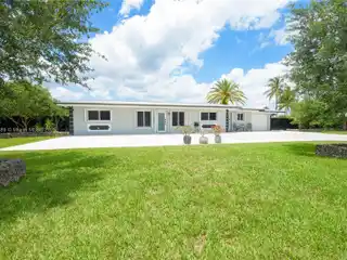 Meticulously Maintained Entertainer's Dream