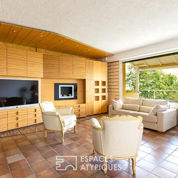 ATYPICAL BEAUTY WITH POOL