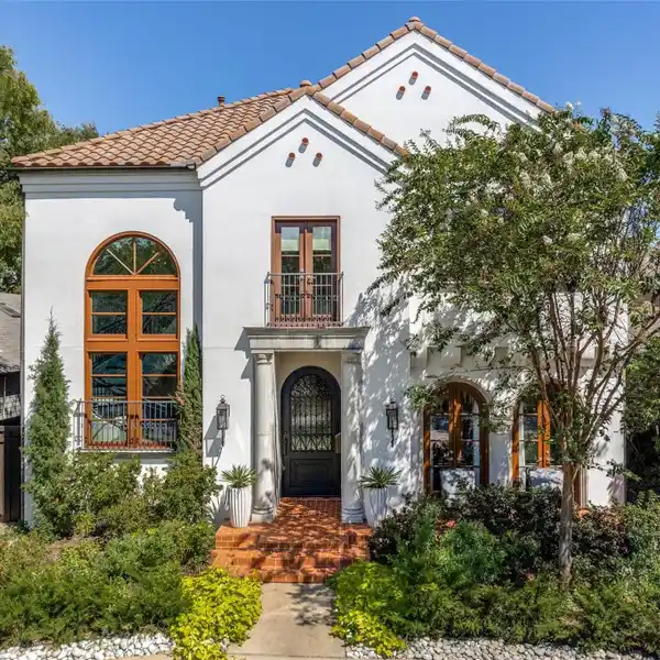EXTRAORDINARY MEDITERRANEAN HOME SITUATED ON THE PARKWAY