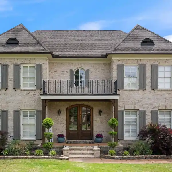 LARGE UPDATED HOME IN PREMIER ROBINSON CROSSING