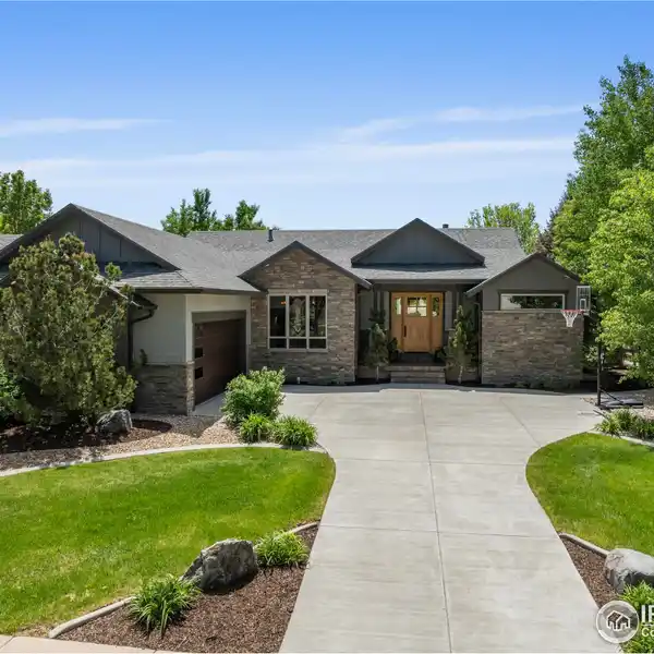 COLORADO-CONTEMPORARY RANCH HOME ON AN ESTATE LOT