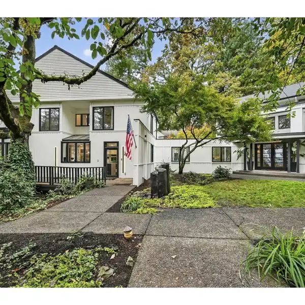 ELEGANT HOME WITH VAULTED CEILINGS AND DECK