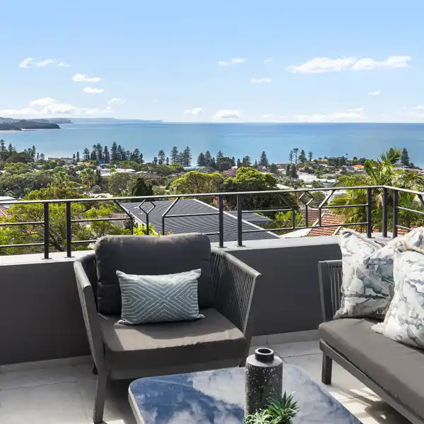 GRAND RESIDENCE WITH UNINTERRUPTED VIEWS