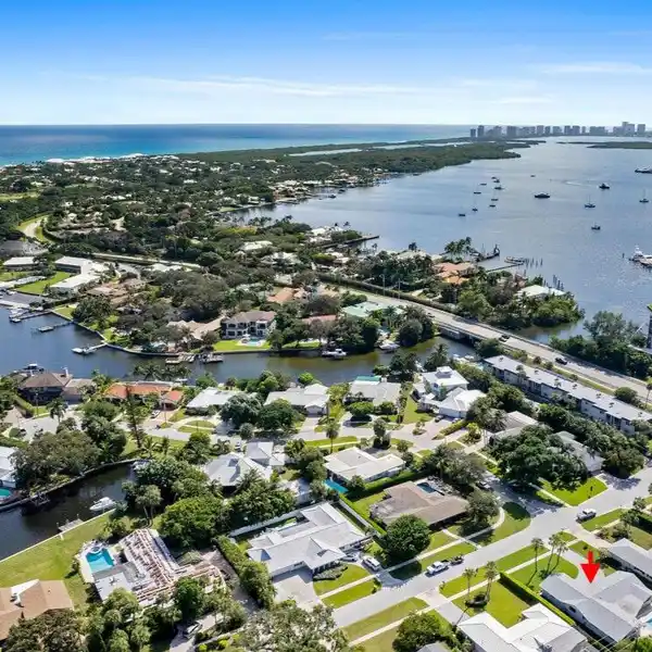 STUNNING POOL HOME OFFERING THE ULTIMATE FLORIDA LIFESTYLE