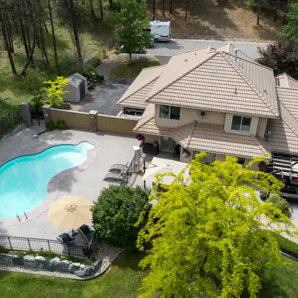 IMMACULATE FAMILY HOME ON 0.99-ACRE LOT