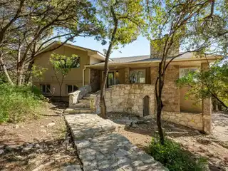 Stunning City Views in Private Location