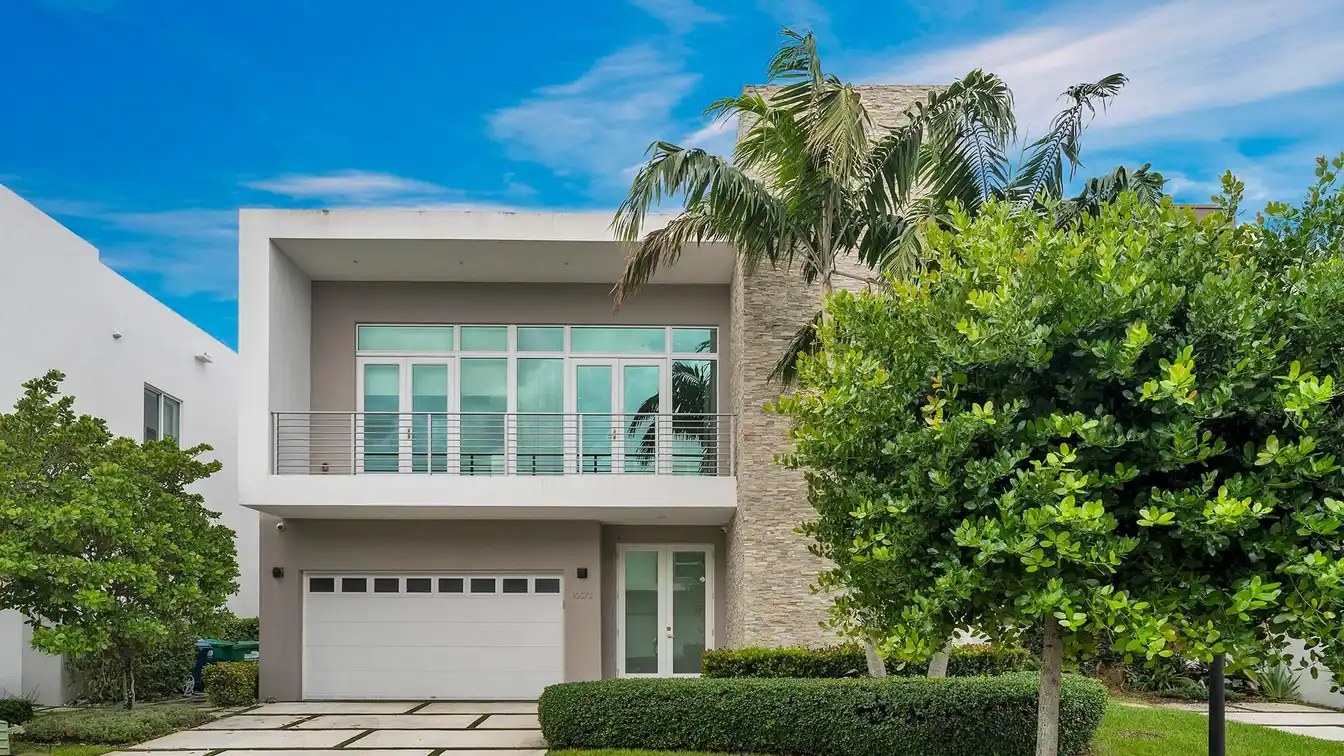 Fully Upgraded Home in the Mansions at Doral