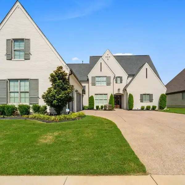 ELEGANT CUSTOM HOME IN SOUGHT-AFTER COLLIERVILLE