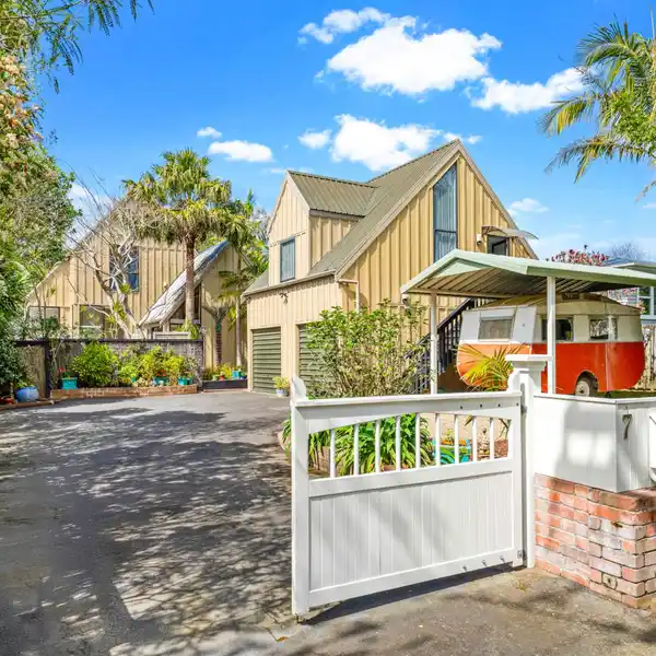 CHARACTER AND SPACE WITH VERSATILITY