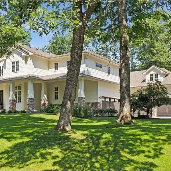 ELEGANT LIVING WITH SPACIOUS INDOOR-OUTDOOR FLOW