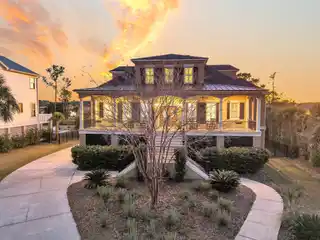 Fabulously Refreshed Paradise Island Deep Water Home