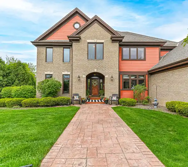 CUSTOM HOME IN PRESTIGIOUS WYNDHAM HILLS