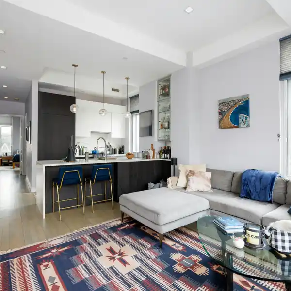 DAZZLING RESIDENCE AT THE PRIVATE RESIDENCES OF NEW YORK'S LEGENDARY PLAZA HOTEL