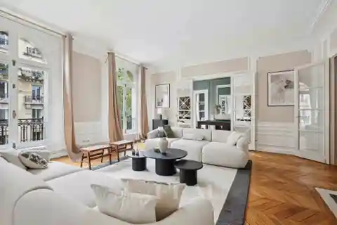 Magnificent Family Apartment with Superb View of the Eiffel Tower