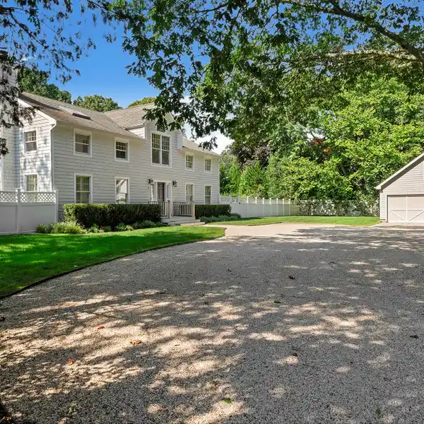 BUILT IN 1990 AND RENOVATED TO PERFECTION