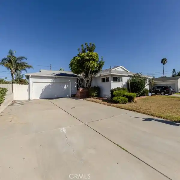 COSTA MESA FIXER WITH PRIME LOCATION AND BIG UPSIDE