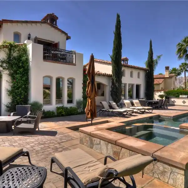 STUNNING LAKEFRONT ESTATE ON THE GREG NORMAN COURSE