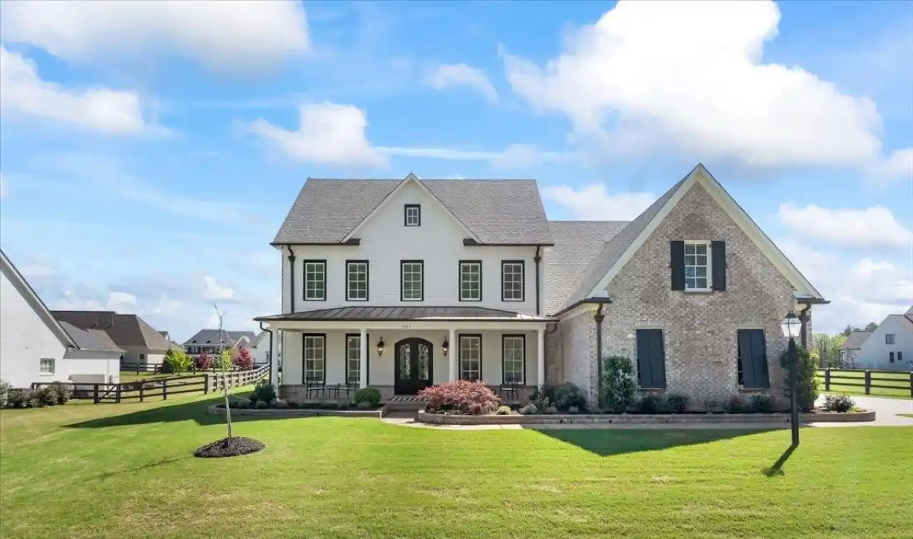 Breathtaking Home in Twin Lakes of Piperton