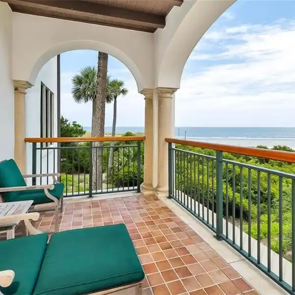 COASTAL SANCTUARY WITH BREATHTAKING VIEWS