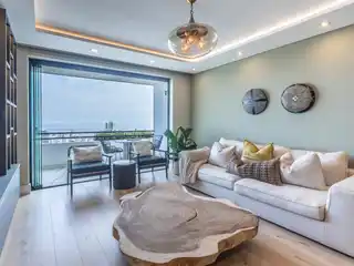 Luxury Apartment with Panoramic Oceanfront Views