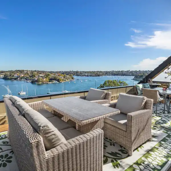 IMMACULATE DUAL-LEVEL APARTMENT WITH MAGNIFICENT VIEWS