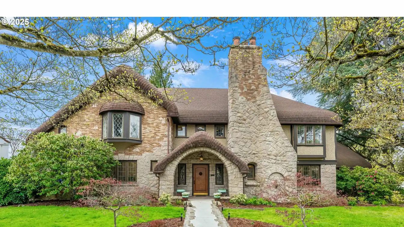 Legendary Eastmoreland English Cottage