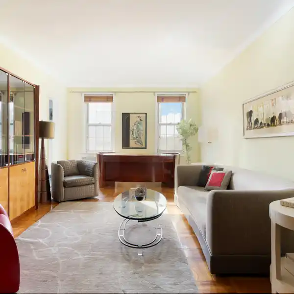 SPACIOUS, SUN-DRENCHED APARTMENT