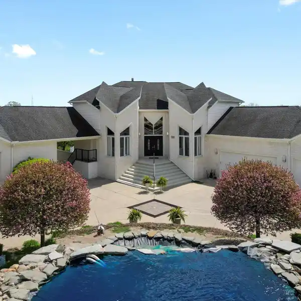 SHARP CONTEMPORARY MODERN ESTATE