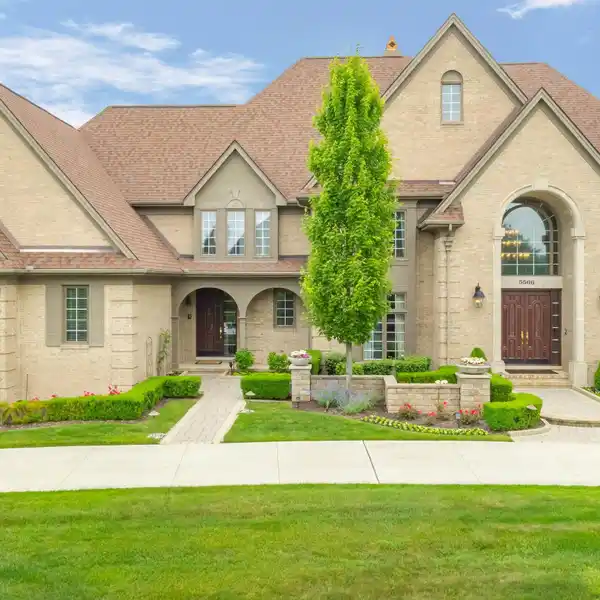 EXQUISITE COLONIAL IN THE PRESTIGIOUS HILLS OF OAKLAND