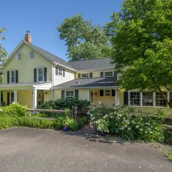 ENDURING CHARM WITH MODERN LUXURY