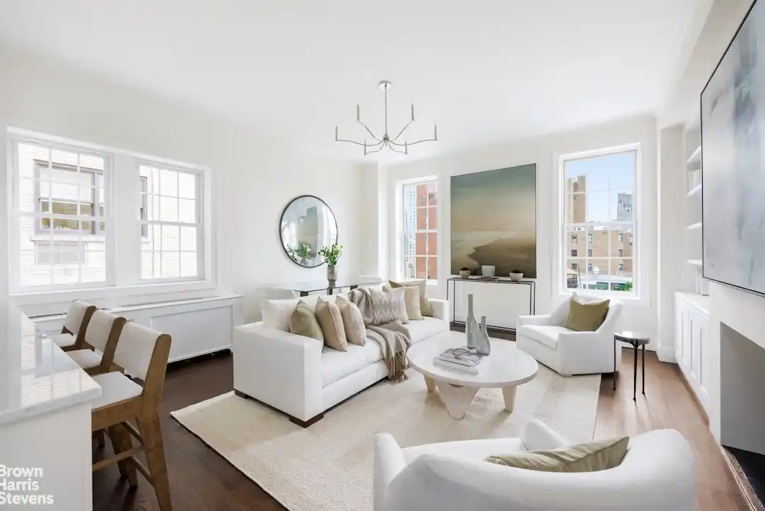 Newly Renovated High-floor Corner Apartment