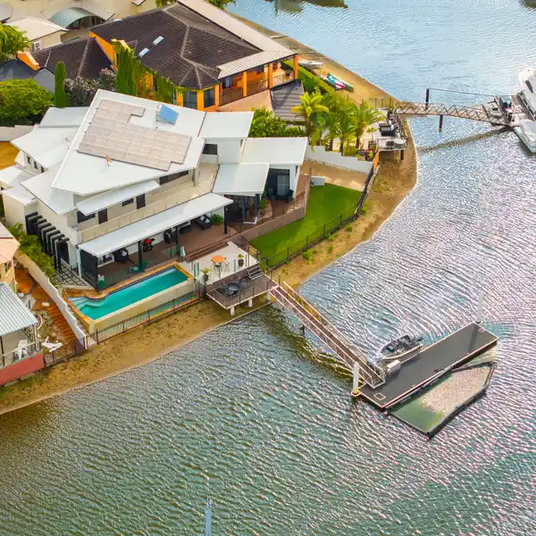 THE EPITOME OF LUXURIOUS WATERFRONT LIVING