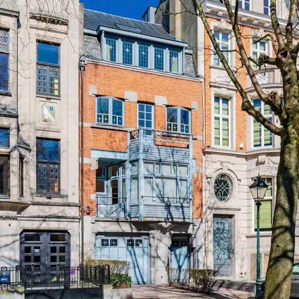 CHARMING MANSION ON PRESTIGIOUS AVENUE MOLIèRE