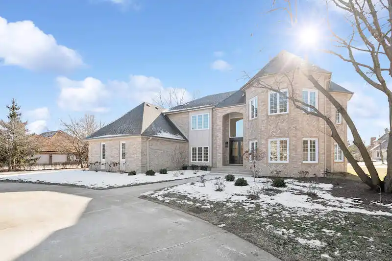 Newly Renovated Open Floor Plan Complete with High-end Finishes
