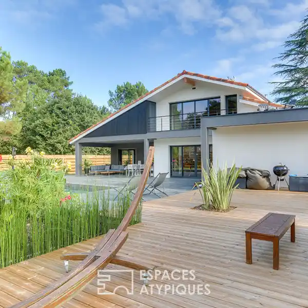 ULTRA-CONTEMPORARY VILLA WITH STUNNING NATURE VIEWS