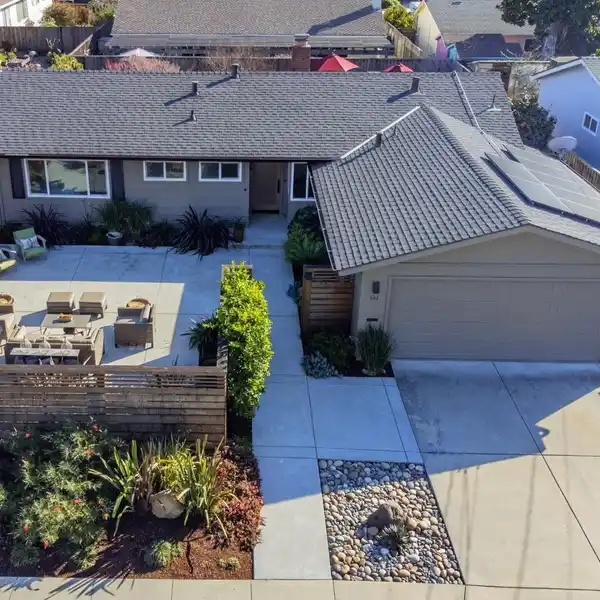 SANTA CRUZ GARDENS GEM WITH HOT TUB AND DECK