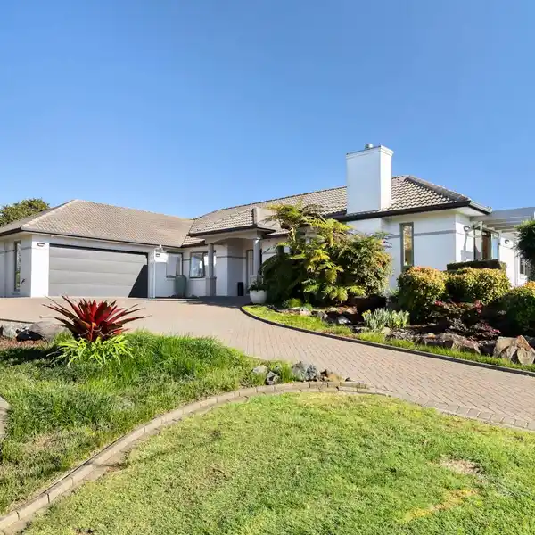 IMMACULATELY PRESENTED BRICK AND TILE RESIDENCE