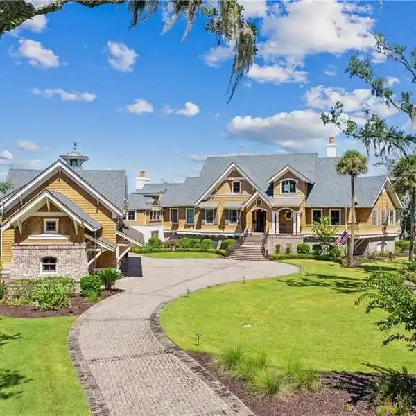 INCREDIBLE BLUFFTON HOME