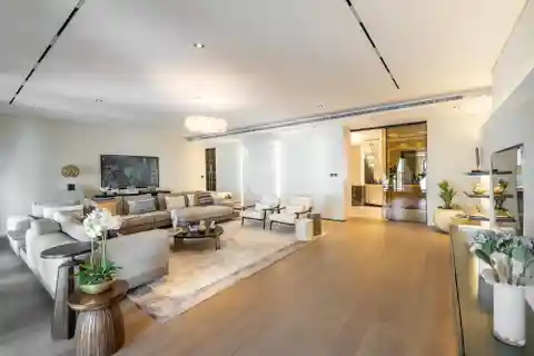 Bespoke Exclusive Six Bedroom Penthouse in Palm Jumeirah