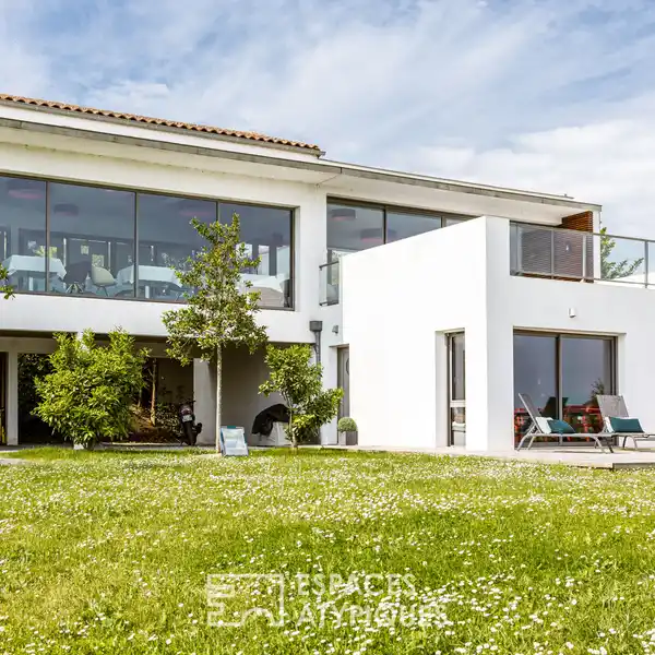 EXCEPTIONAL ESTATE WITH WINE CELLAR