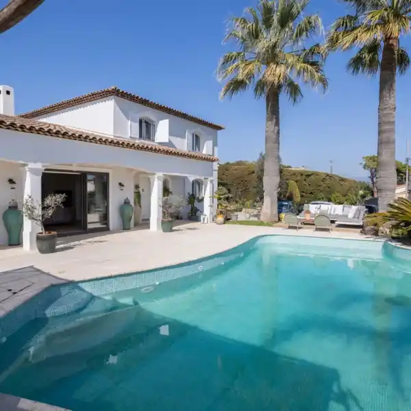 STUNNING VILLA IN A SOUGHT-AFTER RESIDENTIAL AREA