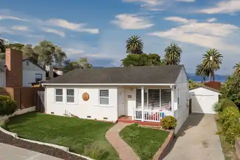 Charming Mesa Cottage with Ocean Views
