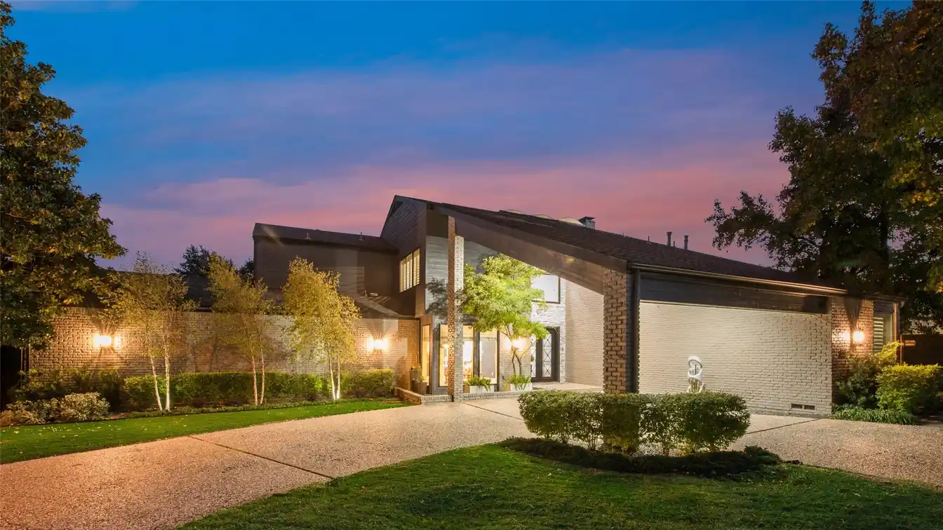 Mid-century Modern Home Beautifully Remodeled