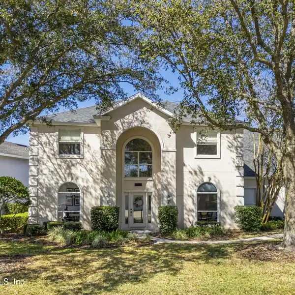 WONDERFULLY UPDATED HOME IN SAWGRASS PLAYER'S CLUB