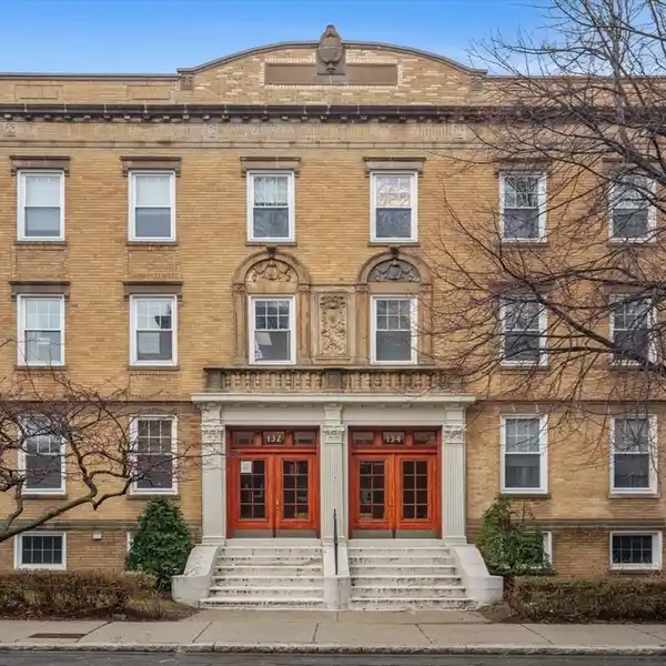 TIMELESS MANHATTAN-STYLE CONDO IN COOLIDGE CORNER