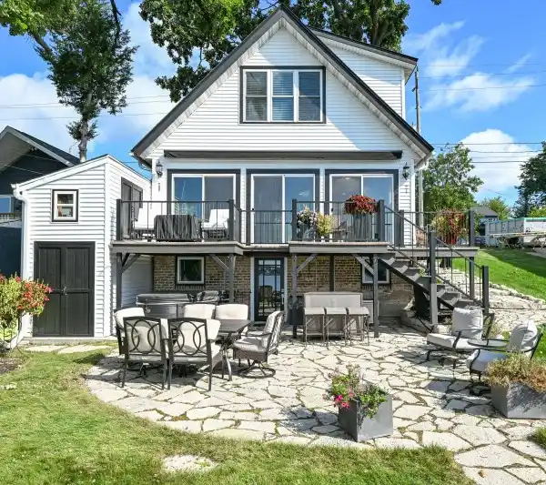 TURNKEY MODERN HOME ON PEWAUKEE LAKEFRONT