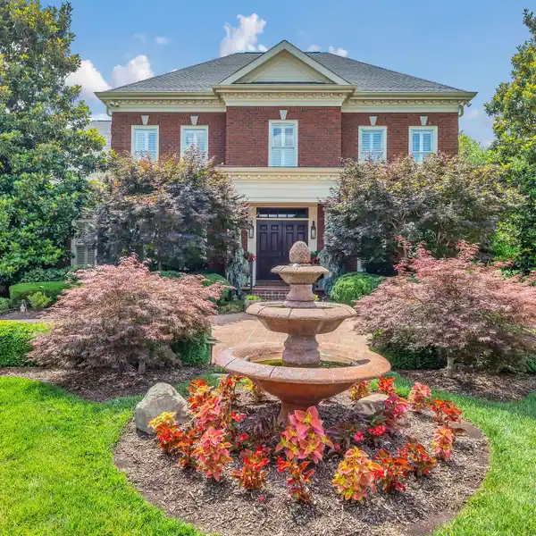 BEAUTIFUL CUSTOM HOME IN SOUGHT-AFTER MIRABELLA